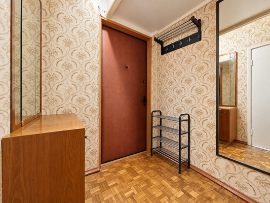 Продам однокомнатную (1-комн.) квартиру, Болотная ул, 38к4, Москва г