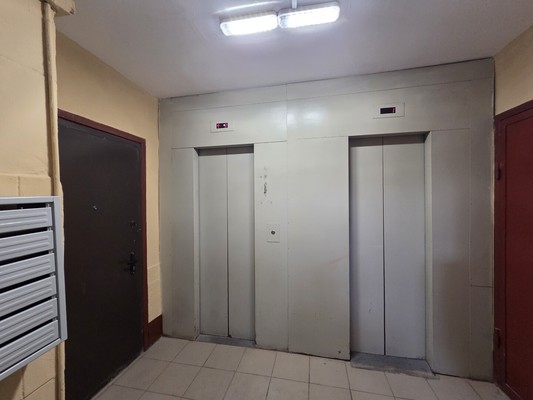 Продам однокомнатную (1-комн.) квартиру, Болотная ул, 38к4, Москва г