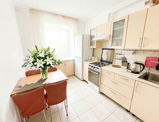Продам трехкомнатную (3-комн.) квартиру, Академика Парина ул, 6, Казань г