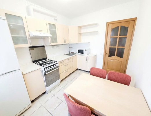 Продам трехкомнатную (3-комн.) квартиру, Академика Парина ул, 6, Казань г