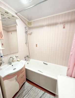 Продам трехкомнатную (3-комн.) квартиру, Академика Парина ул, 6, Казань г