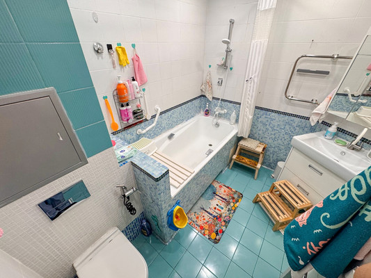 Продам трехкомнатную (3-комн.) квартиру, Лавочкина ул, 44к3, Москва г