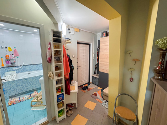 Продам трехкомнатную (3-комн.) квартиру, Лавочкина ул, 44к3, Москва г