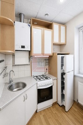 Продам двухкомнатную (2-комн.) квартиру, Стрелковая ул, 8, Калининград г