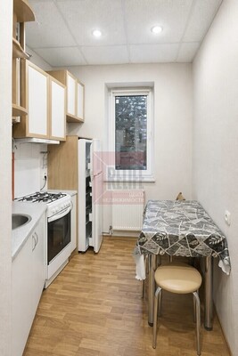 Продам двухкомнатную (2-комн.) квартиру, Стрелковая ул, 8, Калининград г