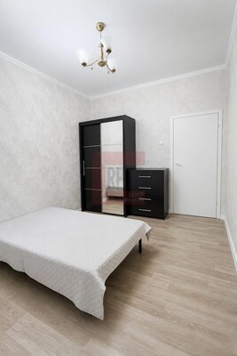Продам двухкомнатную (2-комн.) квартиру, Стрелковая ул, 8, Калининград г