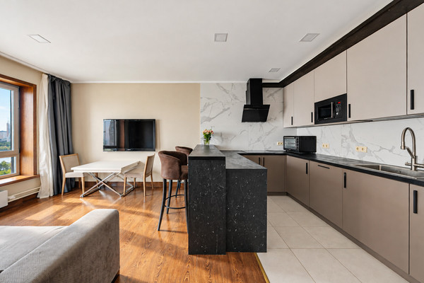 Продам многокомнатную квартиру, 100 кв-л, 1к3, Москва г