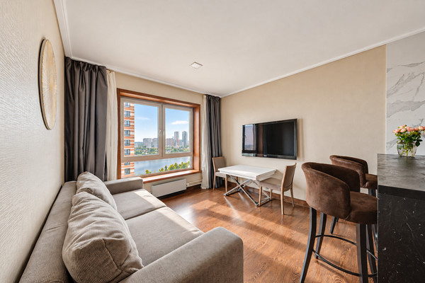 Продам многокомнатную квартиру, 100 кв-л, 1к3, Москва г