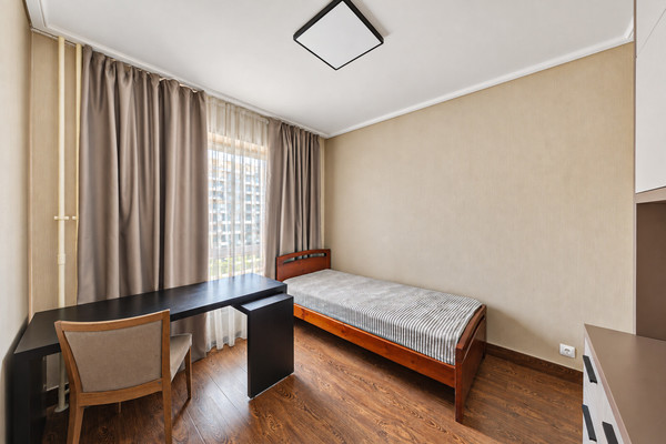 Продам многокомнатную квартиру, 100 кв-л, 1к3, Москва г