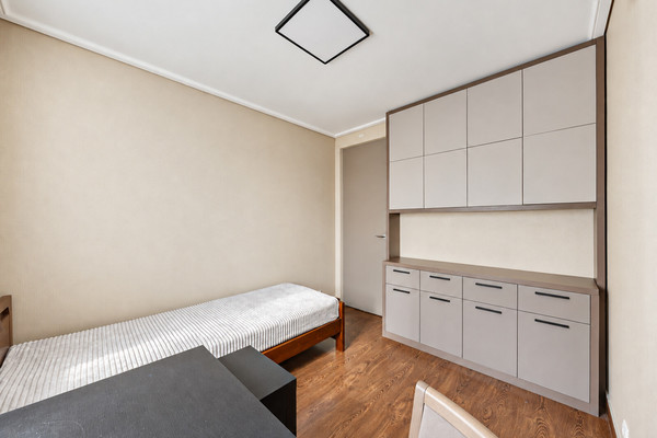 Продам многокомнатную квартиру, 100 кв-л, 1к3, Москва г