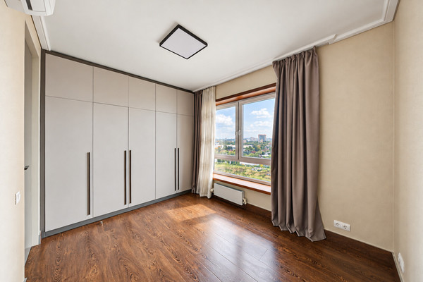 Продам многокомнатную квартиру, 100 кв-л, 1к3, Москва г
