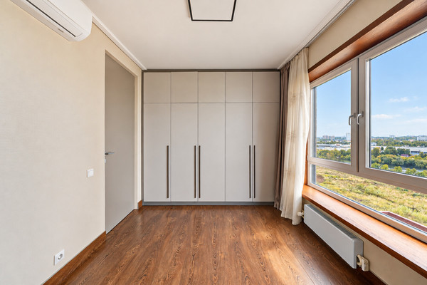 Продам многокомнатную квартиру, 100 кв-л, 1к3, Москва г