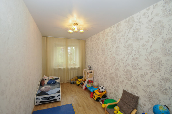 Продам многокомнатную квартиру, Ватутина ул, 33, Новосибирск г