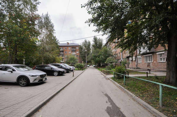 Продам многокомнатную квартиру, Ватутина ул, 33, Новосибирск г