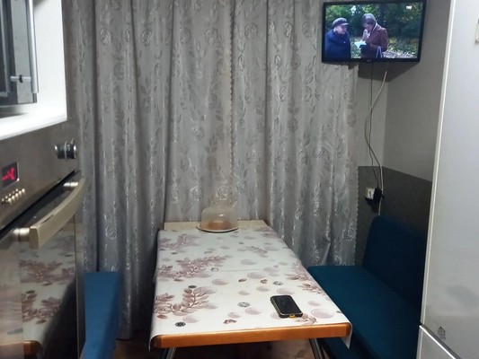 Продам трехкомнатную (3-комн.) квартиру, Школьная ул, 19, Русско-Семеновский п