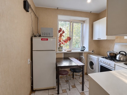 Продам трехкомнатную (3-комн.) квартиру, Профсоюзная ул, 2, Наро-Фоминск г