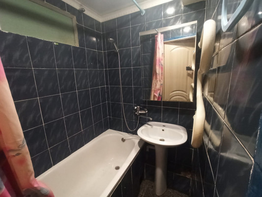 Продам двухкомнатную (2-комн.) квартиру, Поповкина ул, 16, Симферополь г
