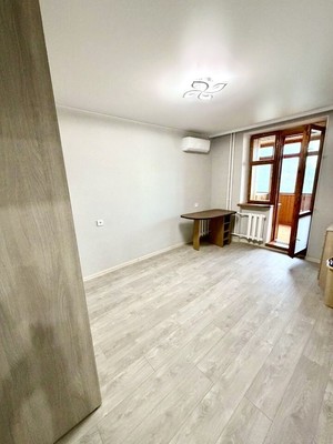 Продам двухкомнатную (2-комн.) квартиру, Севастопольская ул, 41/5, Симферополь г