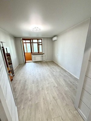 Продам двухкомнатную (2-комн.) квартиру, Севастопольская ул, 41/5, Симферополь г