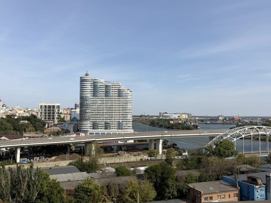 Продам трехкомнатную (3-комн.) квартиру, Привокзальная ул, 3, Ростов-на-Дону г