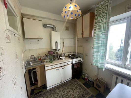 Продам трехкомнатную (3-комн.) квартиру, Кирова пр-кт, 7А, Симферополь г