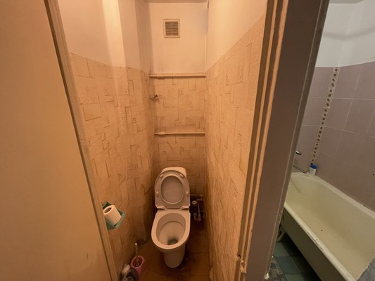 Продам трехкомнатную (3-комн.) квартиру, Кирова пр-кт, 7А, Симферополь г