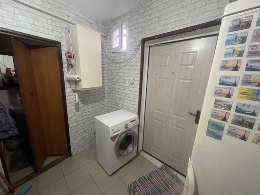 Продам двухкомнатную (2-комн.) квартиру, Училищная ул, 16, Симферополь г