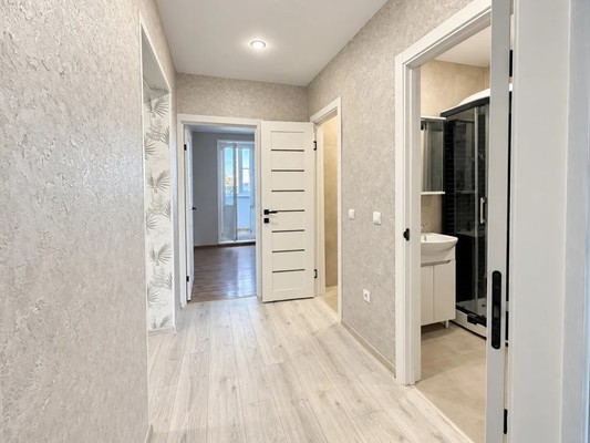 Продам трехкомнатную (3-комн.) квартиру, Молодежная ул, 11к1, Рязань г