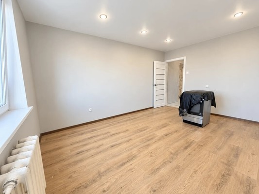 Продам трехкомнатную (3-комн.) квартиру, Молодежная ул, 11к1, Рязань г