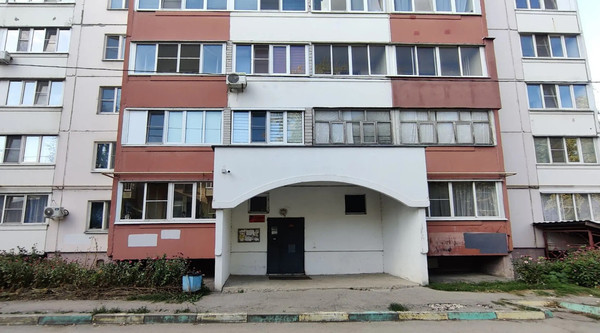 Продам трехкомнатную (3-комн.) квартиру, Молодежная ул, 11к1, Рязань г