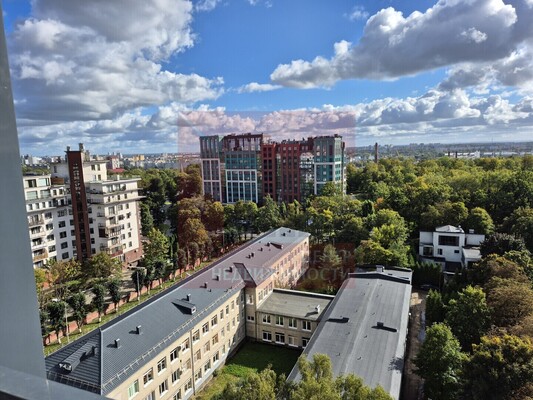 Продам трехкомнатную (3-комн.) квартиру, Сержанта Колоскова ул, 8, Калининград г
