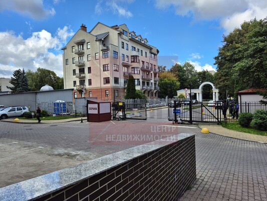 Продам трехкомнатную (3-комн.) квартиру, Сержанта Колоскова ул, 8, Калининград г