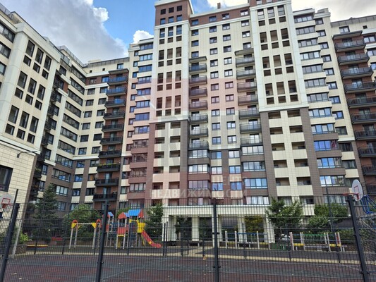 Продам трехкомнатную (3-комн.) квартиру, Сержанта Колоскова ул, 8, Калининград г