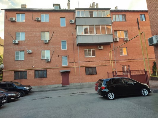 Продам трехкомнатную (3-комн.) квартиру, Магнитогорская ул, 134кГ, Ростов-на-Дону г