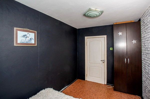 Продам двухкомнатную (2-комн.) квартиру, Милиционера Власова ул, 19, Пермь г