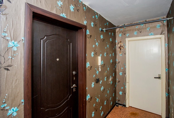 Продам двухкомнатную (2-комн.) квартиру, Милиционера Власова ул, 19, Пермь г