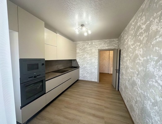 Продам трехкомнатную (3-комн.) квартиру, Рознина ул, 46, Ханты-Мансийск г