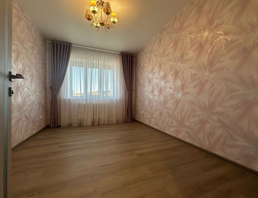 Продам трехкомнатную (3-комн.) квартиру, Рознина ул, 46, Ханты-Мансийск г