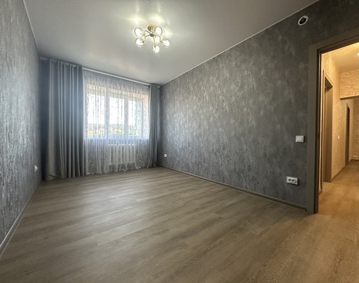 Продам трехкомнатную (3-комн.) квартиру, Рознина ул, 46, Ханты-Мансийск г