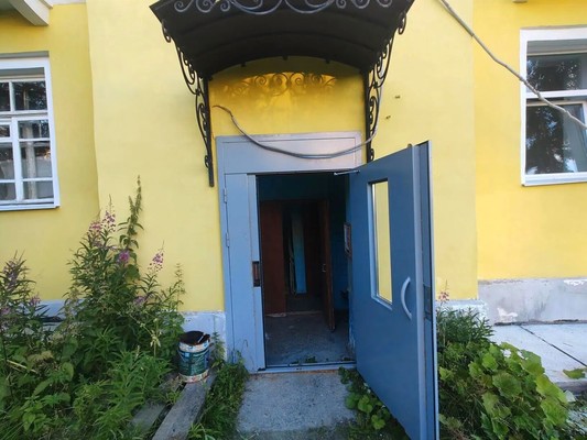 Продам трехкомнатную (3-комн.) квартиру, Моисеева ул, 4, Полярный г