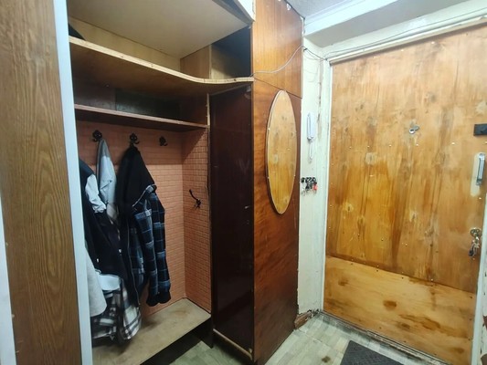 Продам трехкомнатную (3-комн.) квартиру, Моисеева ул, 4, Полярный г