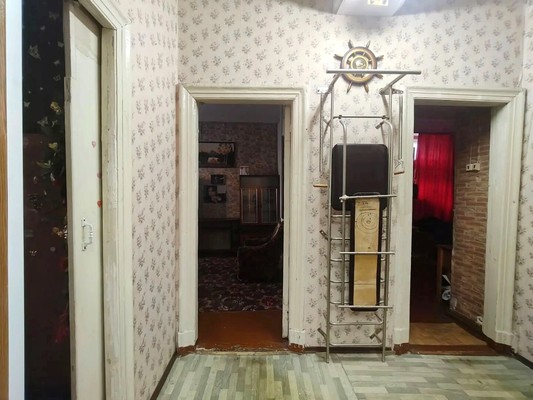 Продам трехкомнатную (3-комн.) квартиру, Моисеева ул, 4, Полярный г