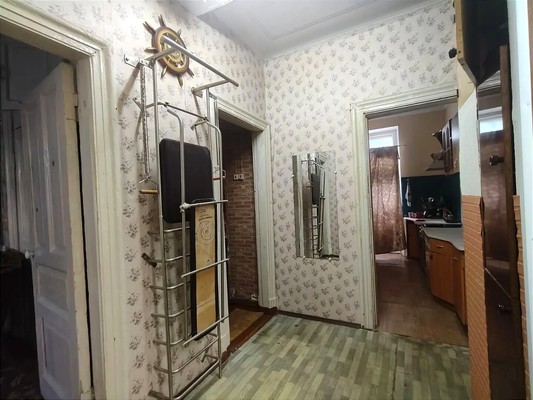 Продам трехкомнатную (3-комн.) квартиру, Моисеева ул, 4, Полярный г