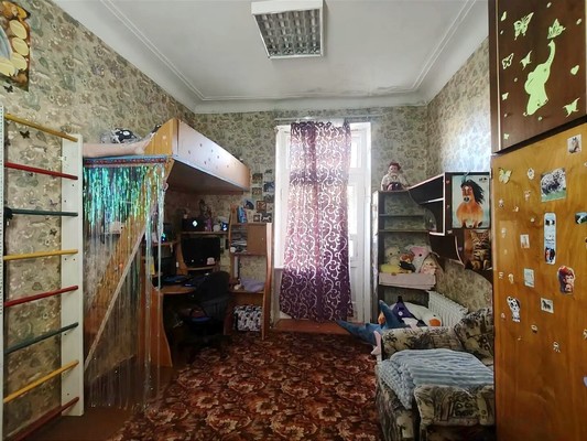 Продам трехкомнатную (3-комн.) квартиру, Моисеева ул, 4, Полярный г
