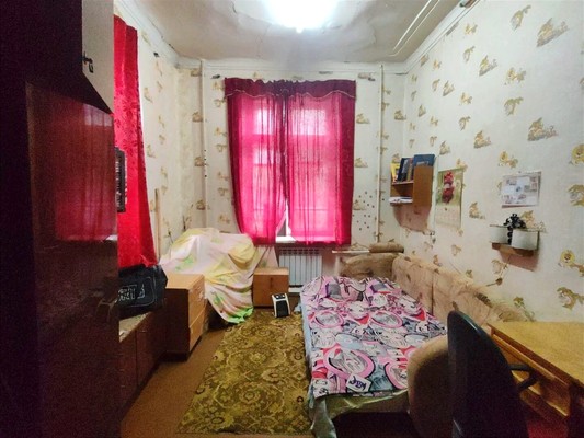 Продам трехкомнатную (3-комн.) квартиру, Моисеева ул, 4, Полярный г
