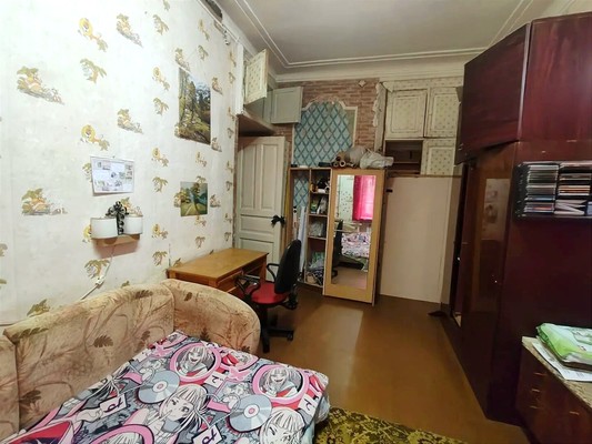 Продам трехкомнатную (3-комн.) квартиру, Моисеева ул, 4, Полярный г