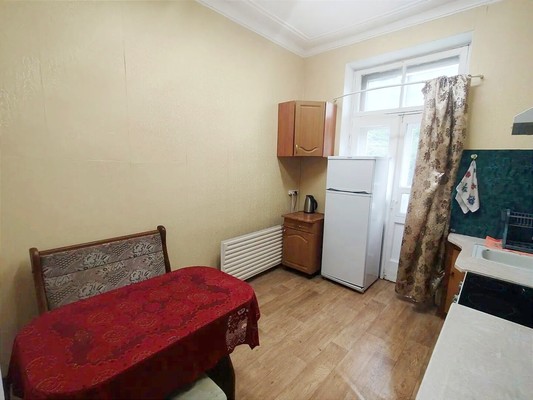 Продам трехкомнатную (3-комн.) квартиру, Моисеева ул, 4, Полярный г