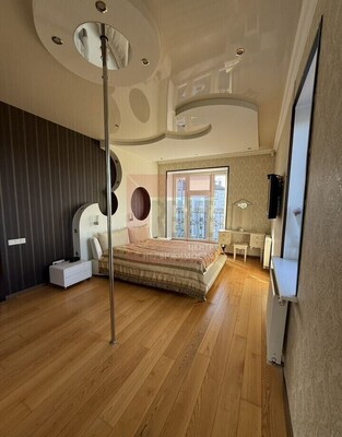 Продам трехкомнатную (3-комн.) квартиру, Корабельная ул, 1, Калининград г