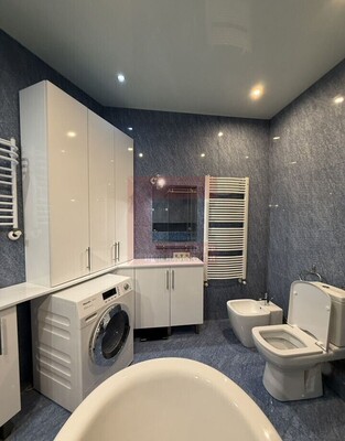 Продам трехкомнатную (3-комн.) квартиру, Корабельная ул, 1, Калининград г
