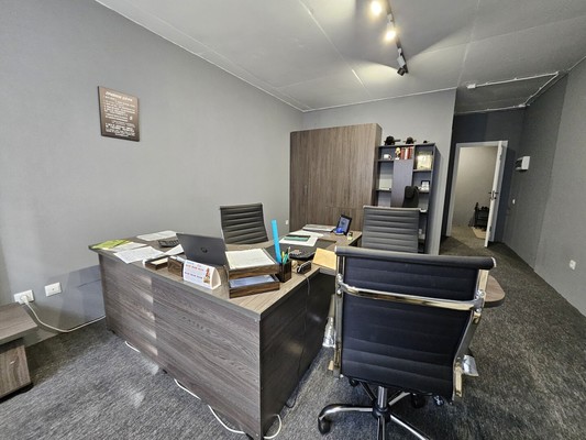 Продам трехкомнатную (3-комн.) квартиру, Лукина ул, 50А, Казань г